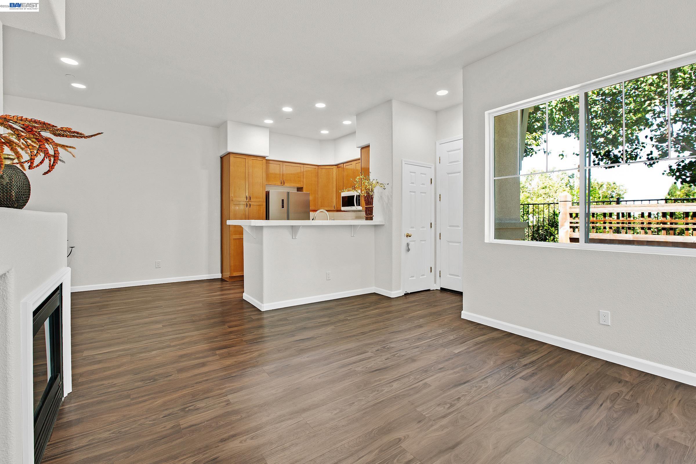 341 Imagination Pl, Photo 3