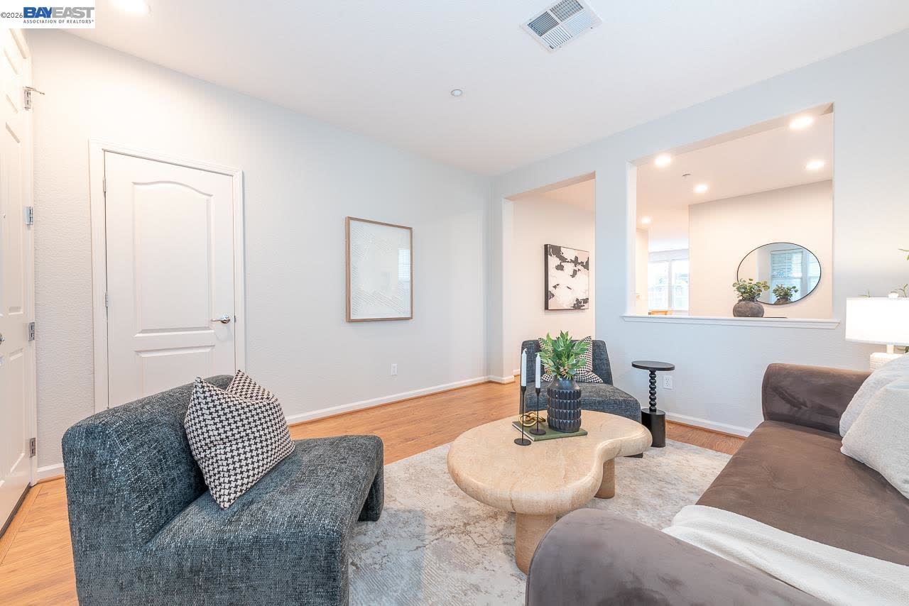 34187 Governo Drive, Photo 2