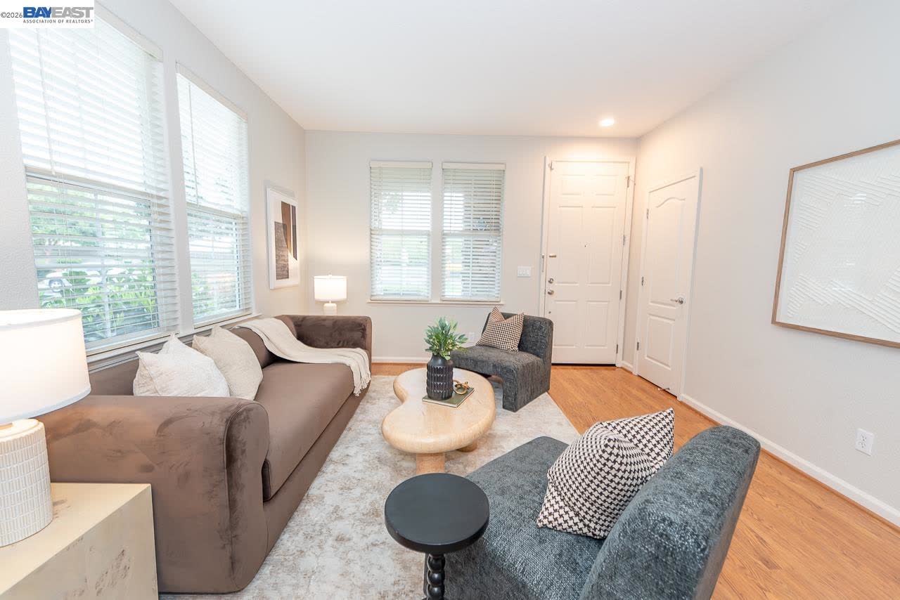 34187 Governo Drive, Photo 3
