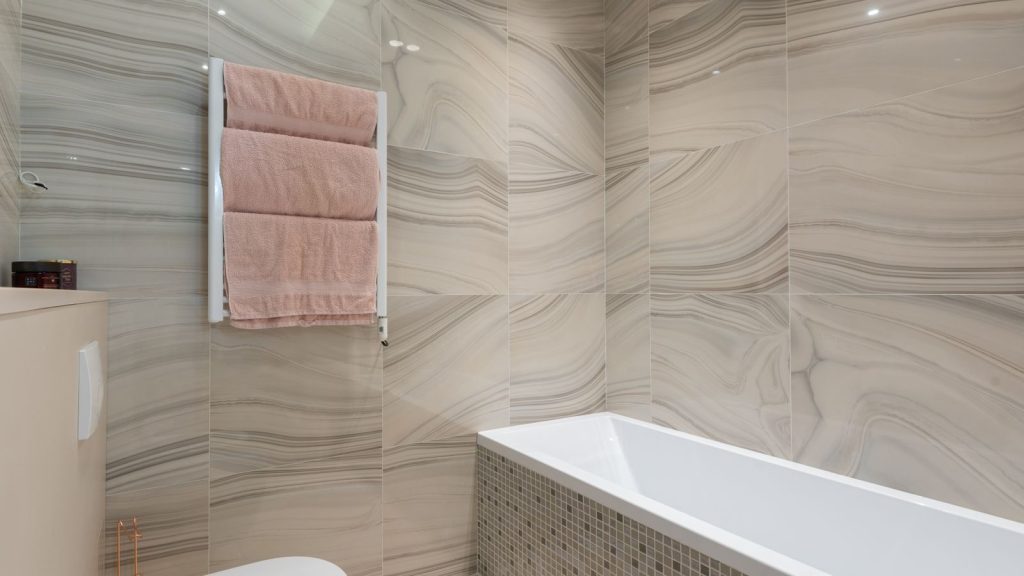 Contemporary bathroom with tub, tile surround and clean fixtures